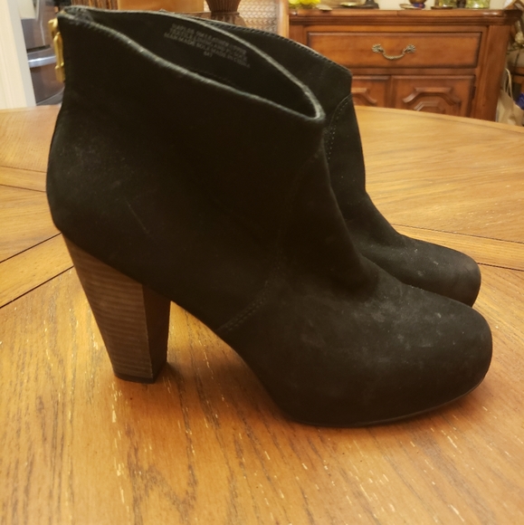 Women's Shoes - Picture 2 of 5